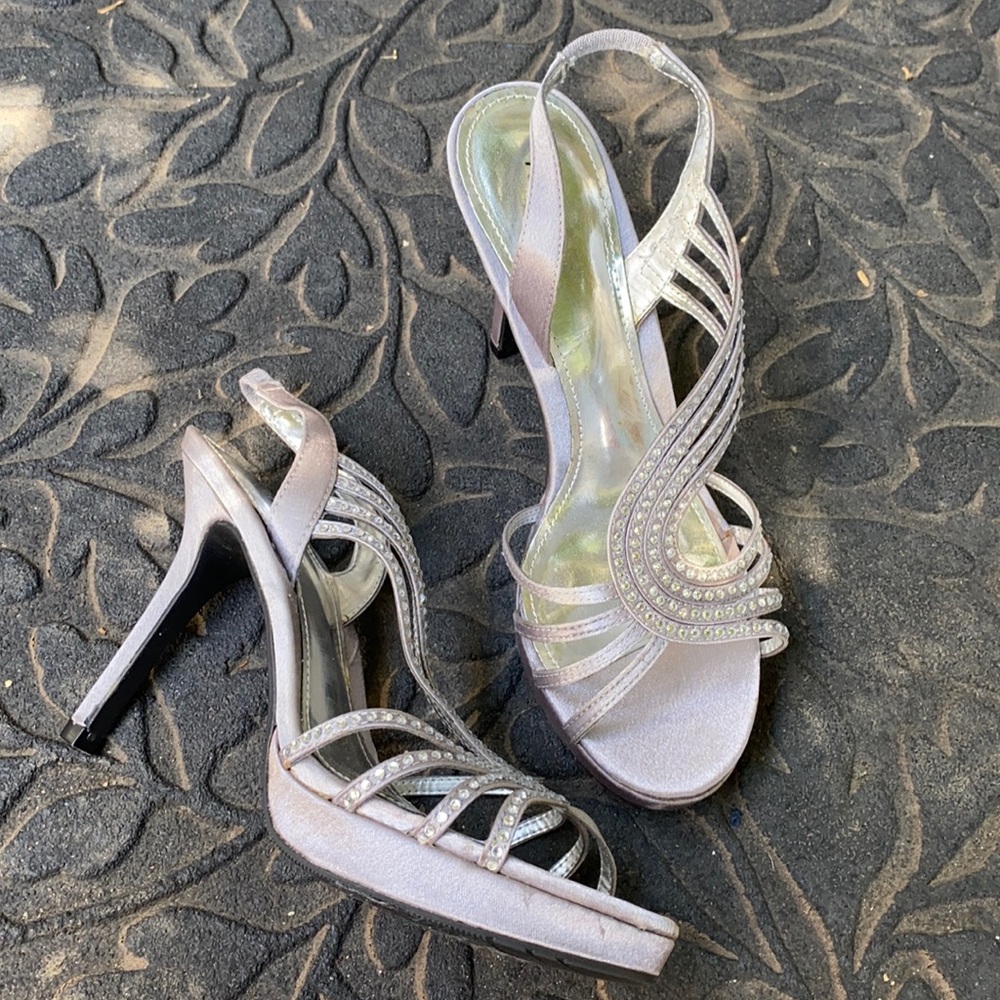 Kohl’s Apt 9 Merci Rhinestone Wavy Asymmetrical High Heel Shoe Elegant Pumps